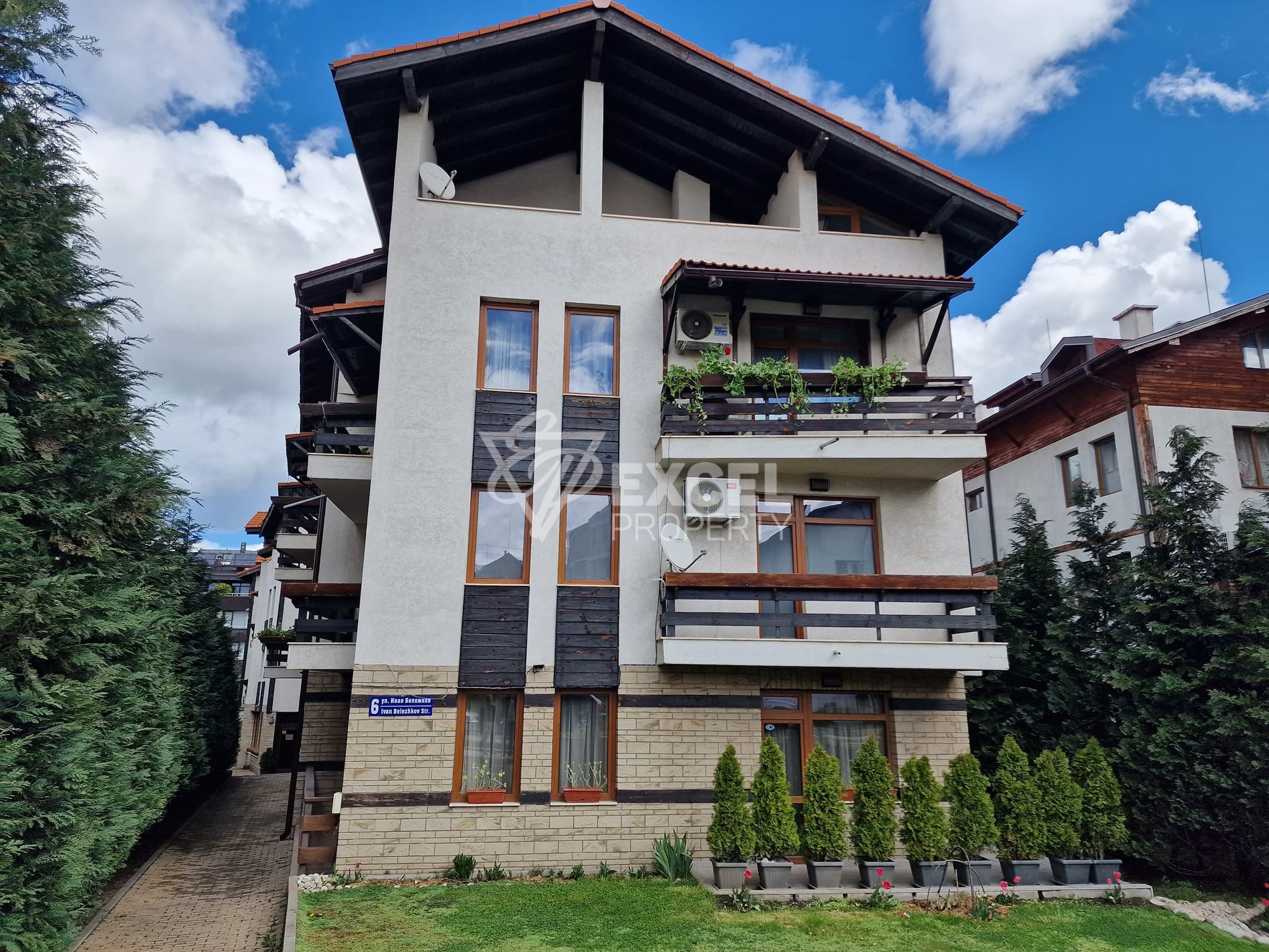 Двухкомнатная квартира в жилом доме на продажу в Банско рядом с отелем Лаки