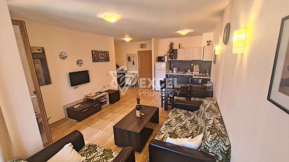 Просторная и красивая двухкомнатная квартира с видом на бассейн в Святом Власе.