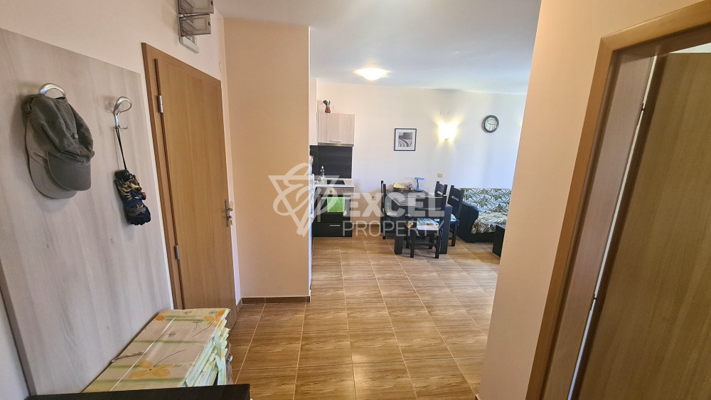 Просторная и красивая двухкомнатная квартира с видом на бассейн в Святом Власе.