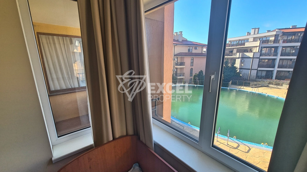 Просторная и красивая двухкомнатная квартира с видом на бассейн в Святом Власе.