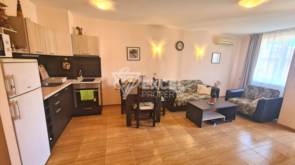 Просторная и красивая двухкомнатная квартира с видом на бассейн в Святом Власе.