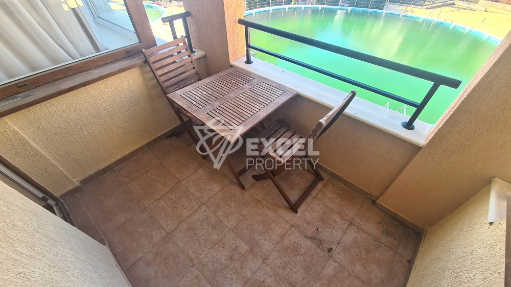 Просторная и красивая двухкомнатная квартира с видом на бассейн в Святом Власе.