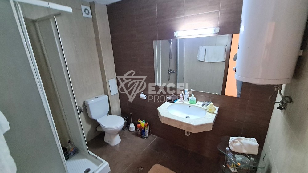 Акция! Очень просторная двухкомнатная квартира на центральной аллее Солнечного Берега