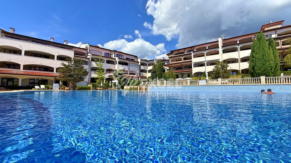 Уникальная многокомнатная недвижимость с атмосферой дома на первой линии моря - Святой Влас