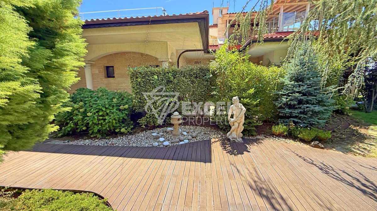 Уникальная многокомнатная недвижимость с атмосферой дома на первой линии моря - Святой Влас