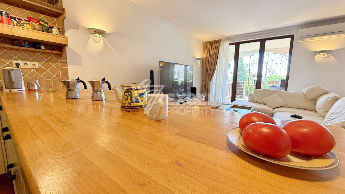 Уникальная многокомнатная недвижимость с атмосферой дома на первой линии моря - Святой Влас