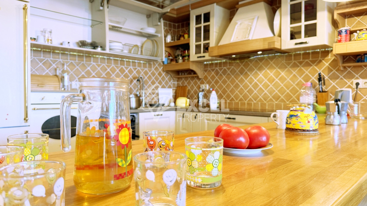 Уникальная многокомнатная недвижимость с атмосферой дома на первой линии моря - Святой Влас