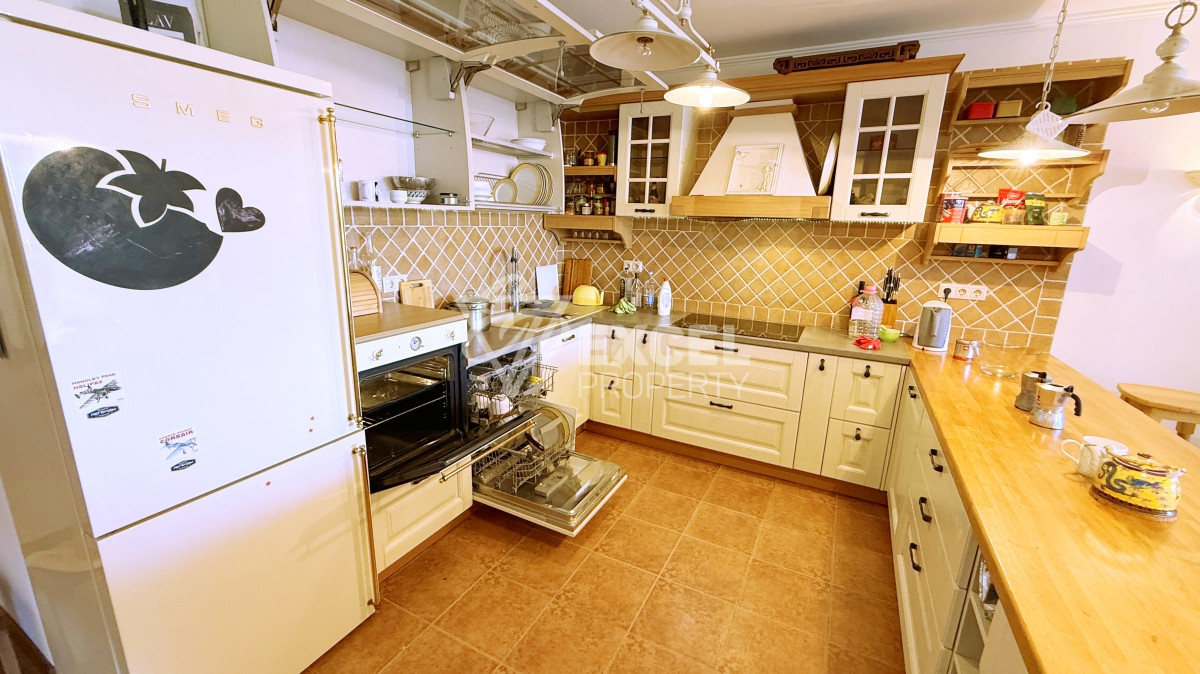 Уникальная многокомнатная недвижимость с атмосферой дома на первой линии моря - Святой Влас