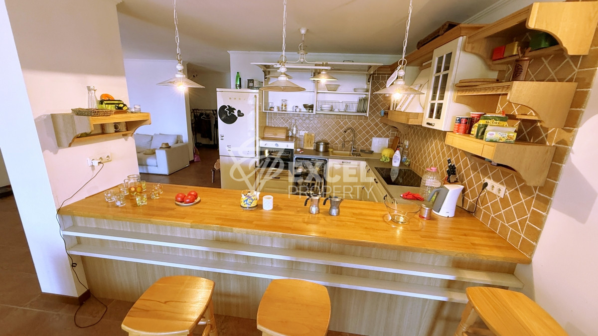 Уникальная многокомнатная недвижимость с атмосферой дома на первой линии моря - Святой Влас