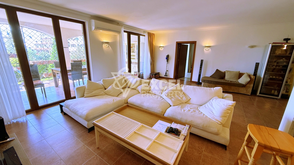 Уникальная многокомнатная недвижимость с атмосферой дома на первой линии моря - Святой Влас