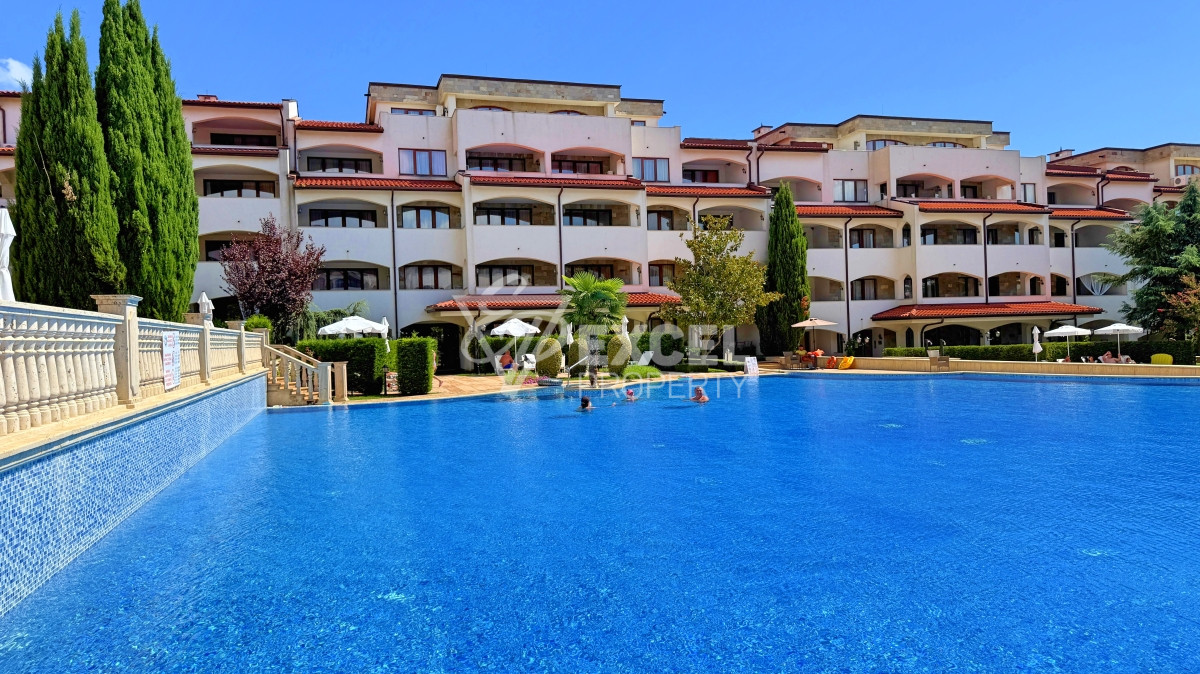 Уникальная многокомнатная недвижимость с атмосферой дома на первой линии моря - Святой Влас