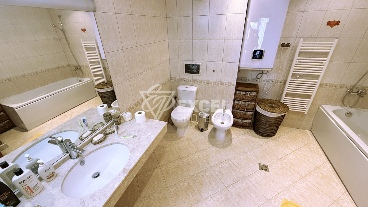 Уникальная многокомнатная недвижимость с атмосферой дома на первой линии моря - Святой Влас