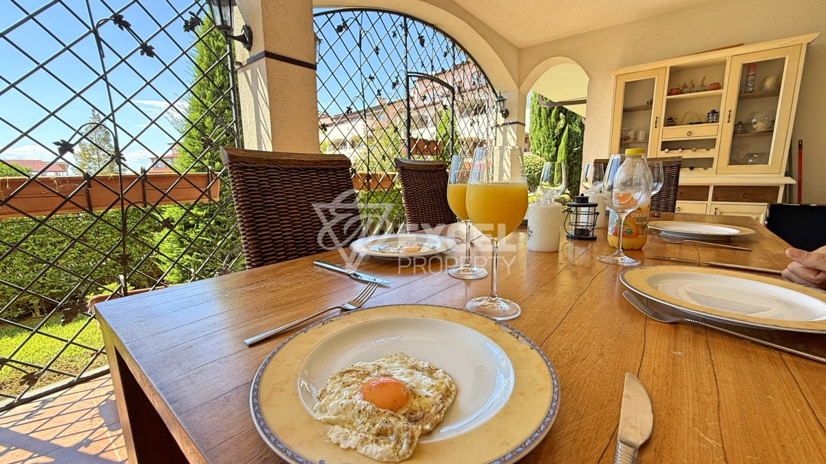 Уникальная многокомнатная недвижимость с атмосферой дома на первой линии моря - Святой Влас