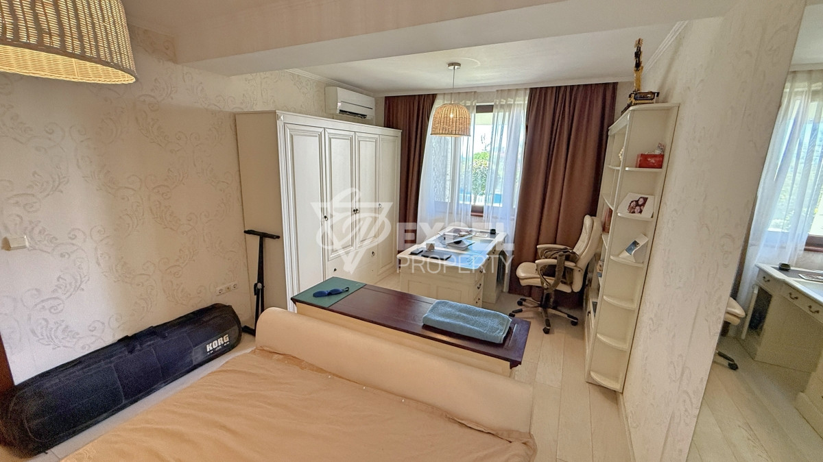 Уникальная многокомнатная недвижимость с атмосферой дома на первой линии моря - Святой Влас