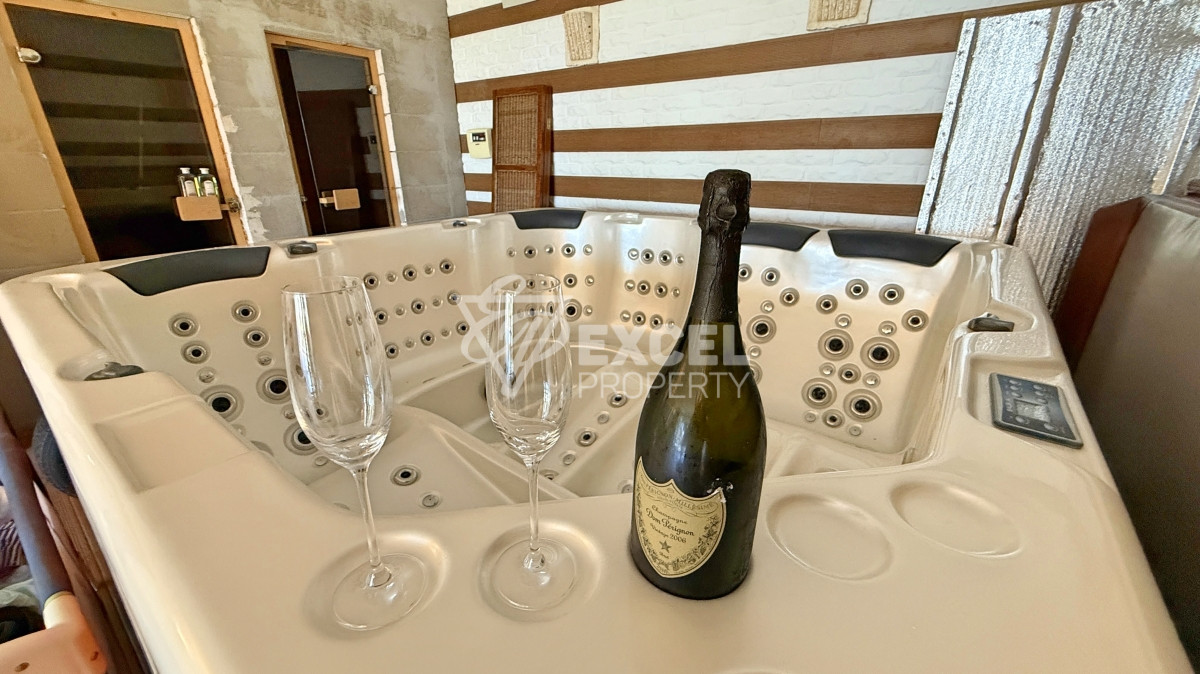 Уникальная многокомнатная недвижимость с атмосферой дома на первой линии моря - Святой Влас