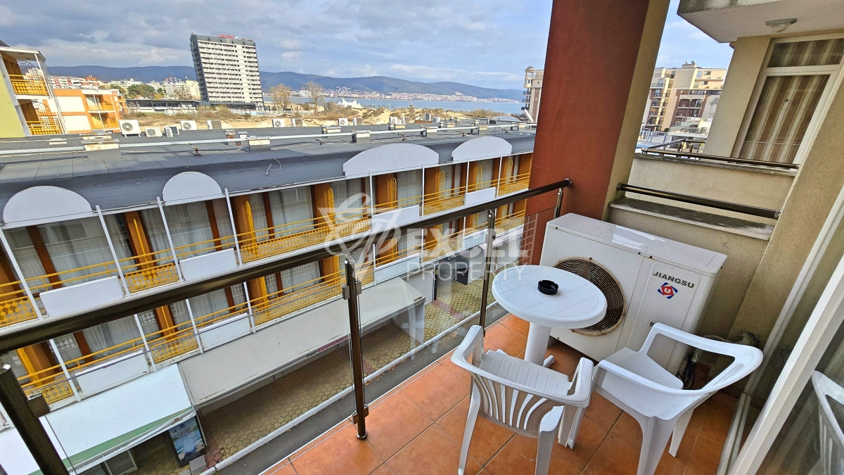 Меблированная двухкомнатная квартира в метрах от моря на Солнечном Берегу