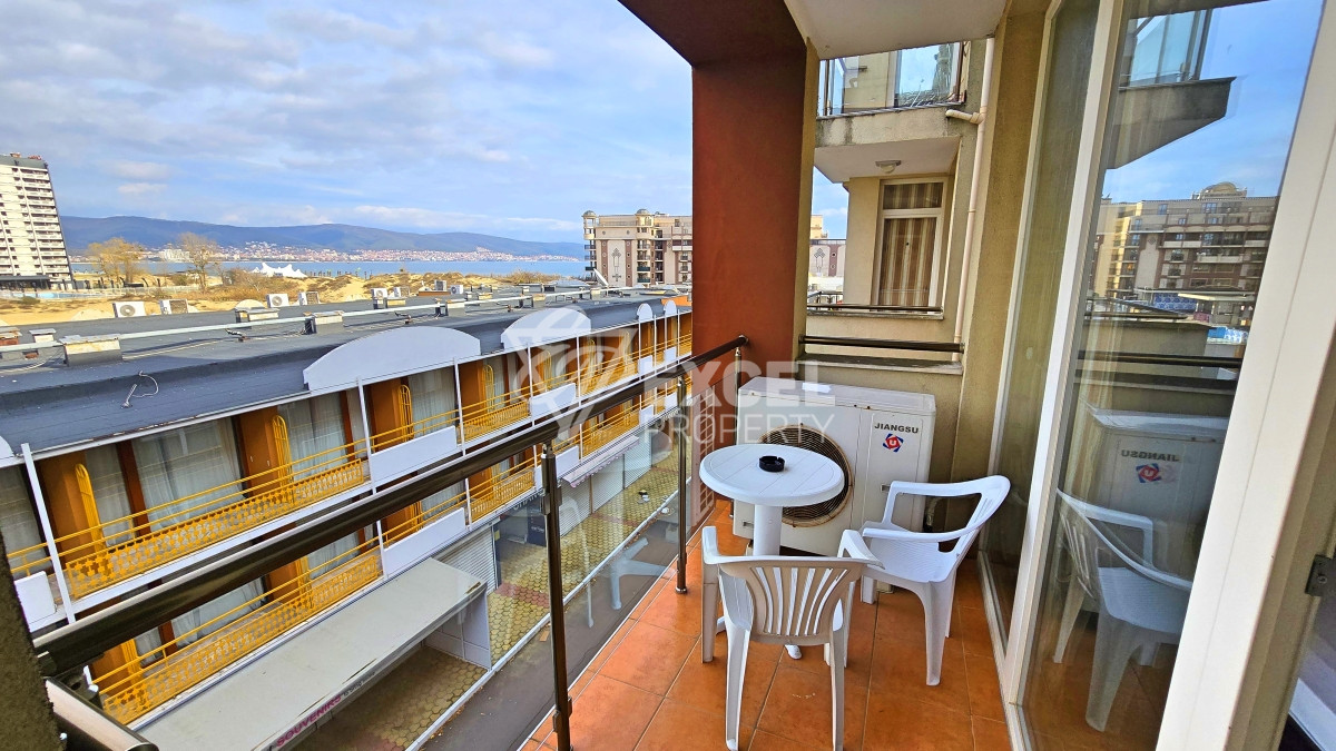 Меблированная двухкомнатная квартира в метрах от моря на Солнечном Берегу