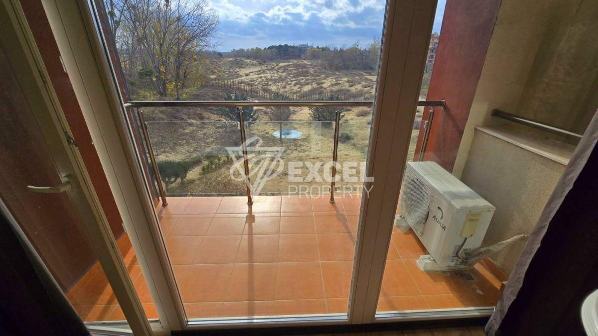 Трехкомнатная квартира на первой линии в Солнечном Береге – рядом с дюнами и морем