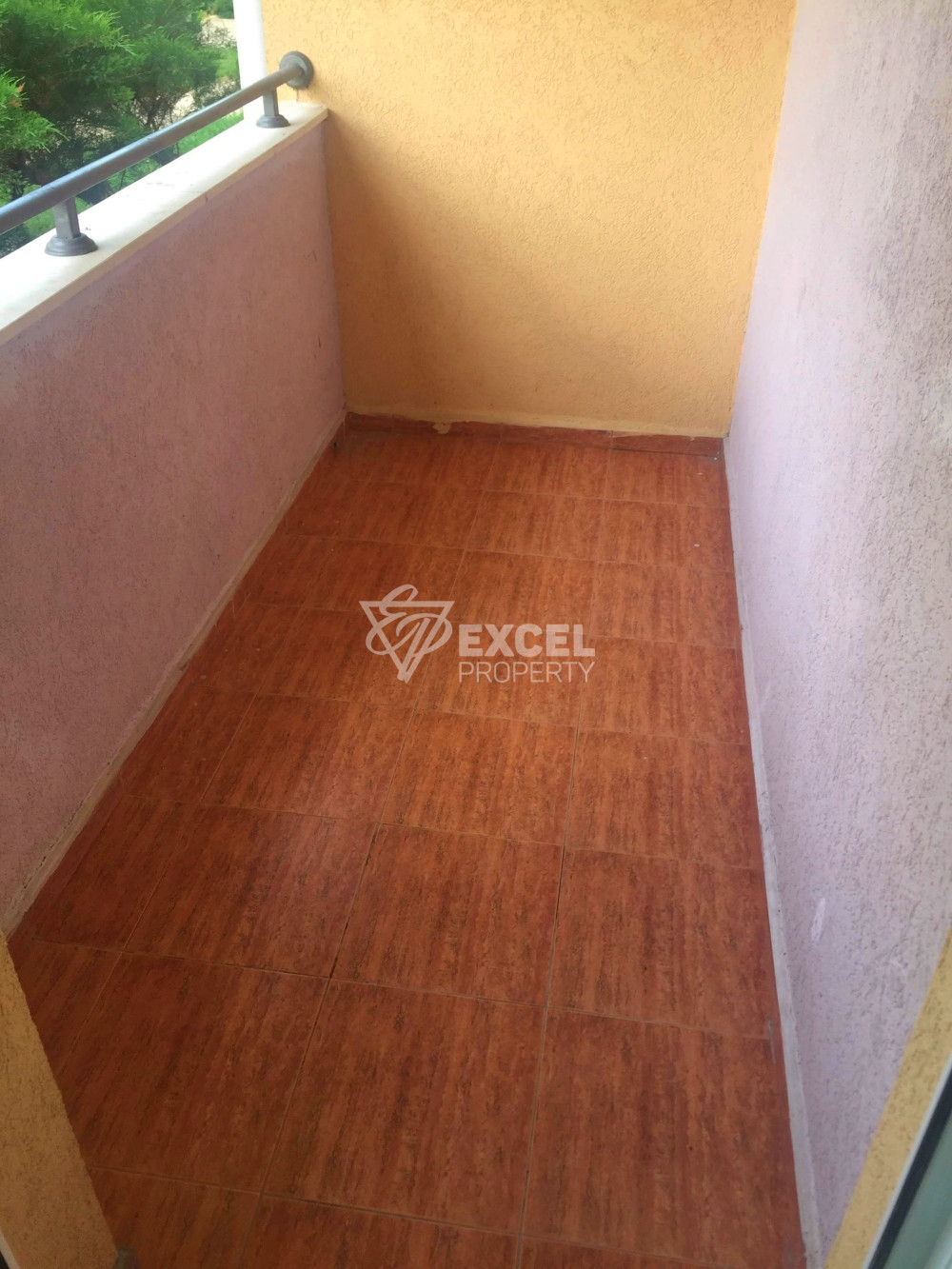 Меблированная трехкомнатная квартира на Солнечном Берегу в комплексе Поло Резорт.