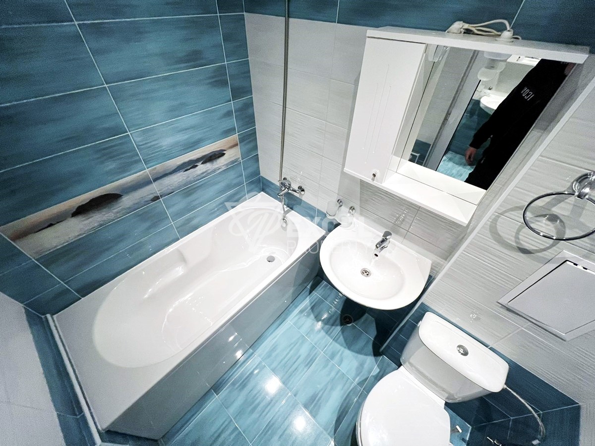 Трехкомнатная квартира, вторая линия моря.