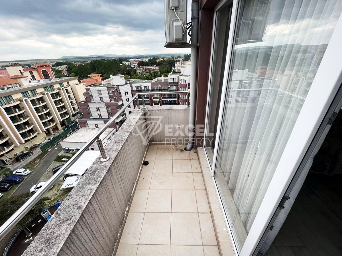 Трехкомнатная квартира, вторая линия моря.