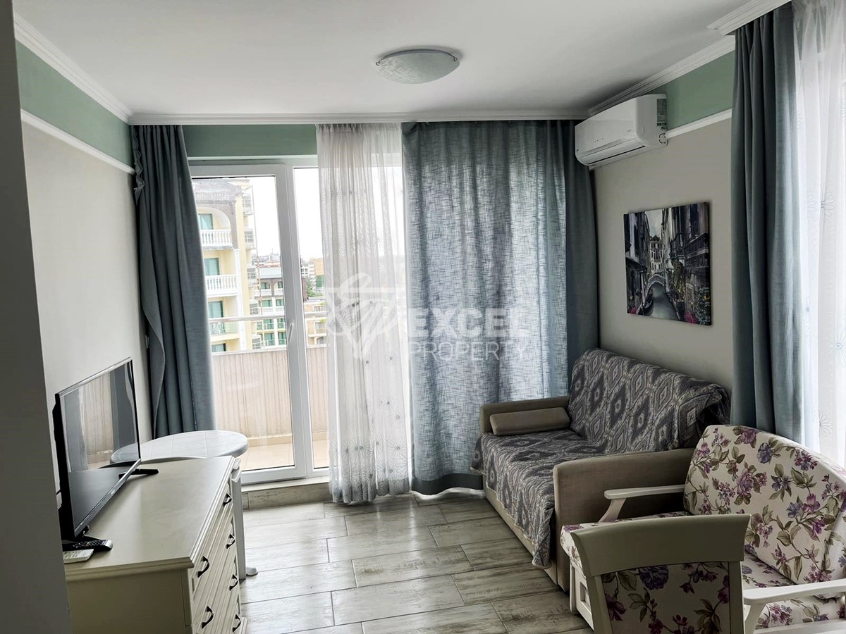 Трехкомнатная квартира, вторая линия моря.