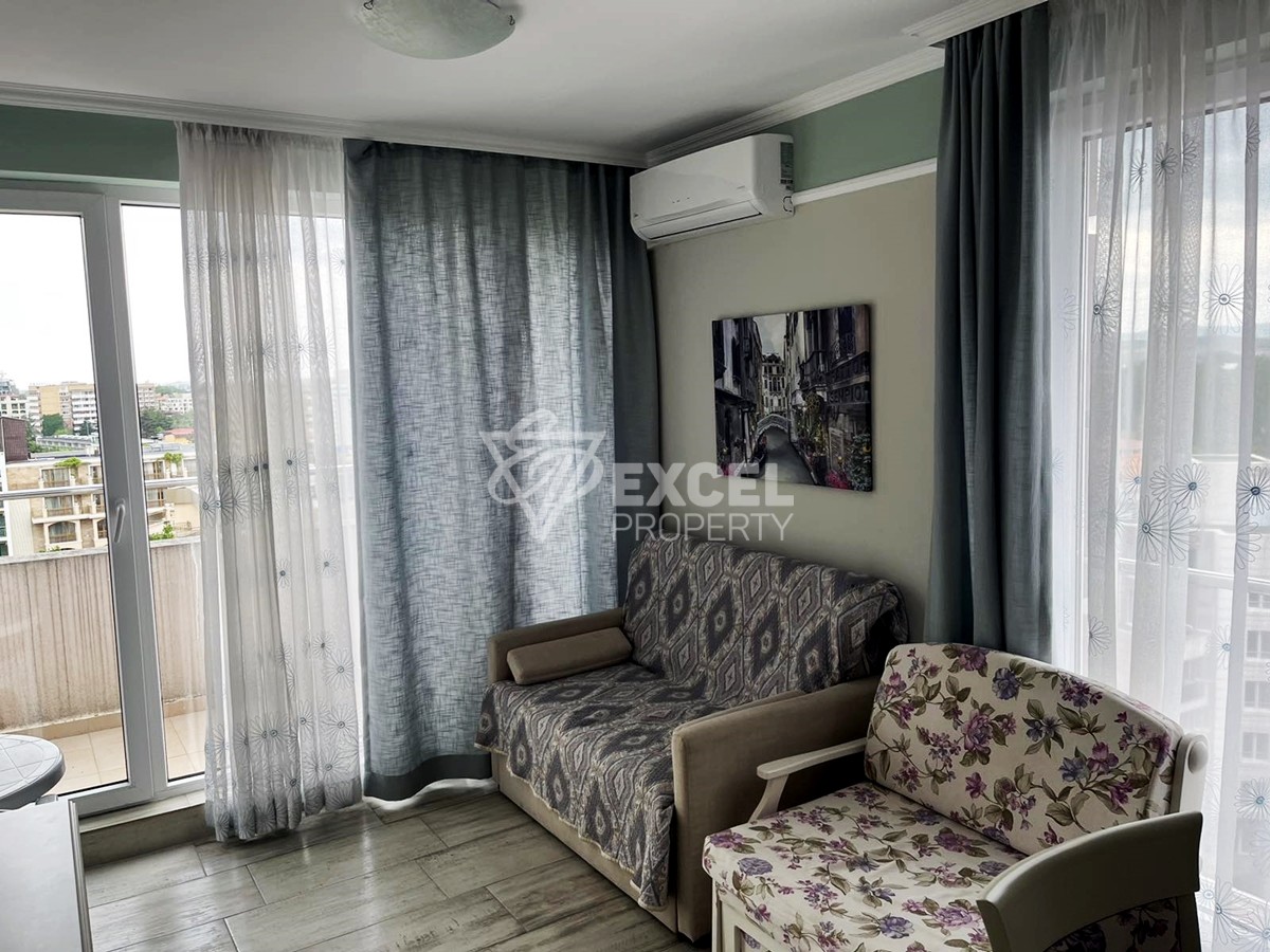 Трехкомнатная квартира, вторая линия моря.