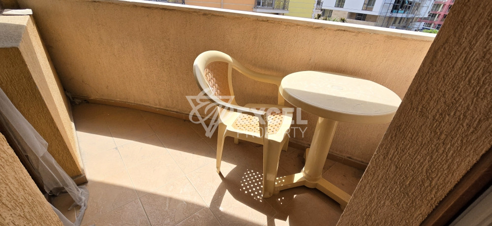 Двухкомнатная меблированная квартира в красивом комплексе в центре Солнечного Берега