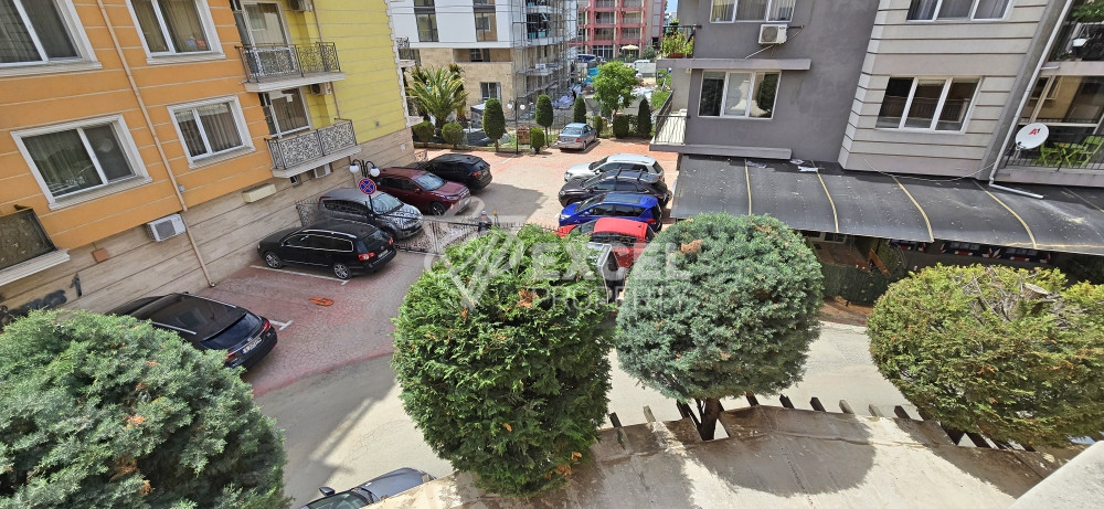 Двухкомнатная меблированная квартира в красивом комплексе в центре Солнечного Берега