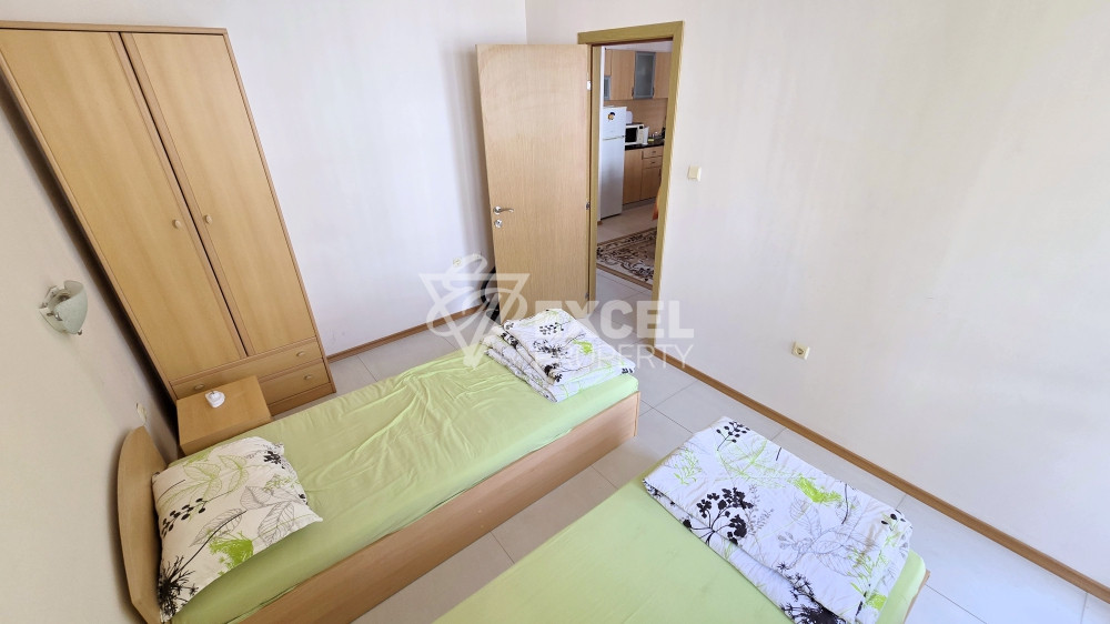 🏡 Тристаен апартамент с гледка към басейна в отлично поддържан комплекс 🌊