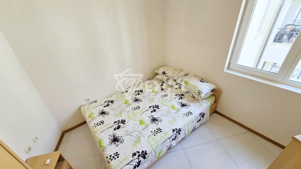 🏡 Тристаен апартамент с гледка към басейна в отлично поддържан комплекс 🌊