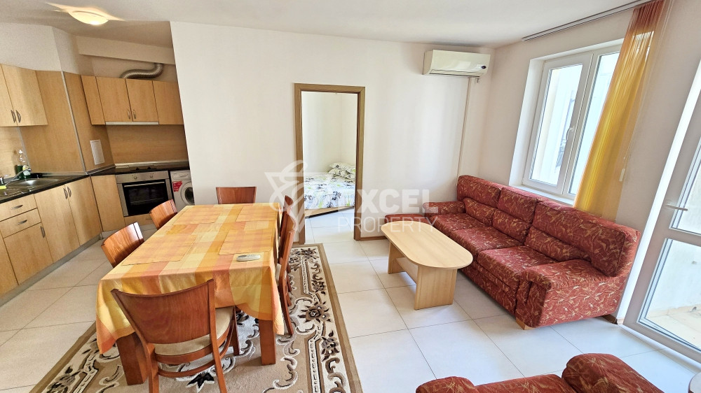 🏡 Тристаен апартамент с гледка към басейна в отлично поддържан комплекс 🌊