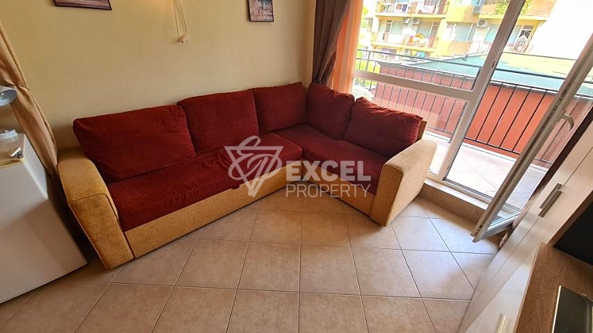 Меблированная двухкомнатная квартира в центре Солнечного Берега