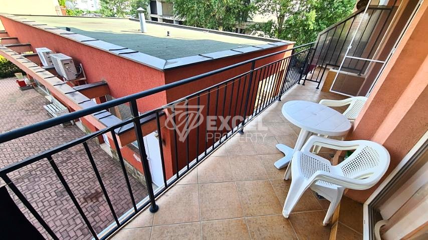 Меблированная двухкомнатная квартира в центре Солнечного Берега