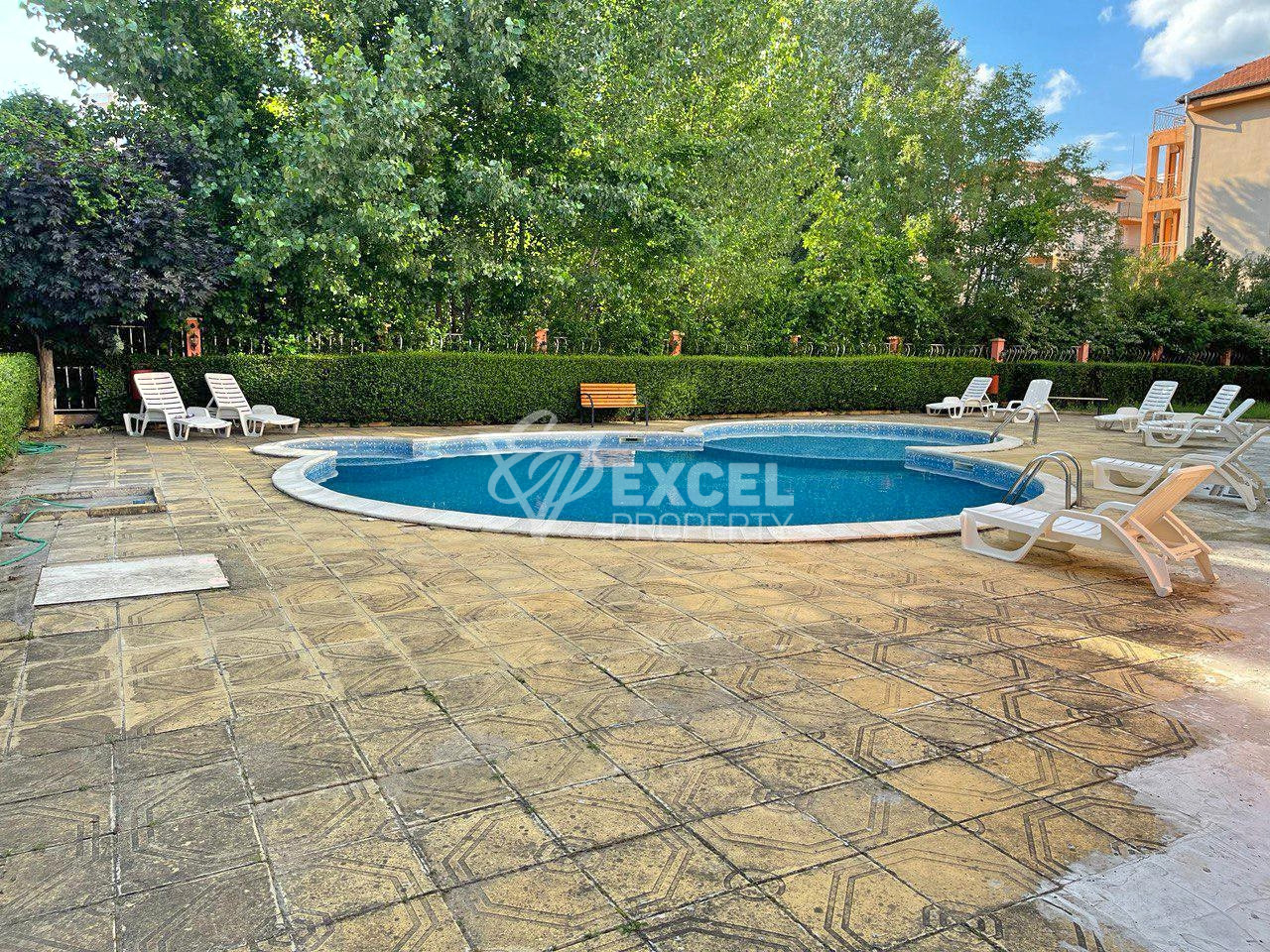 Трехкомнатная квартира без таксы поддержки- в центре Солнечного берега