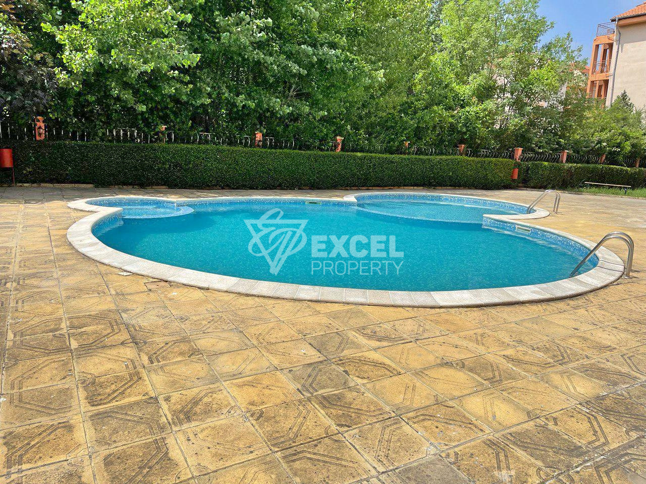 Трехкомнатная квартира без таксы поддержки- в центре Солнечного берега