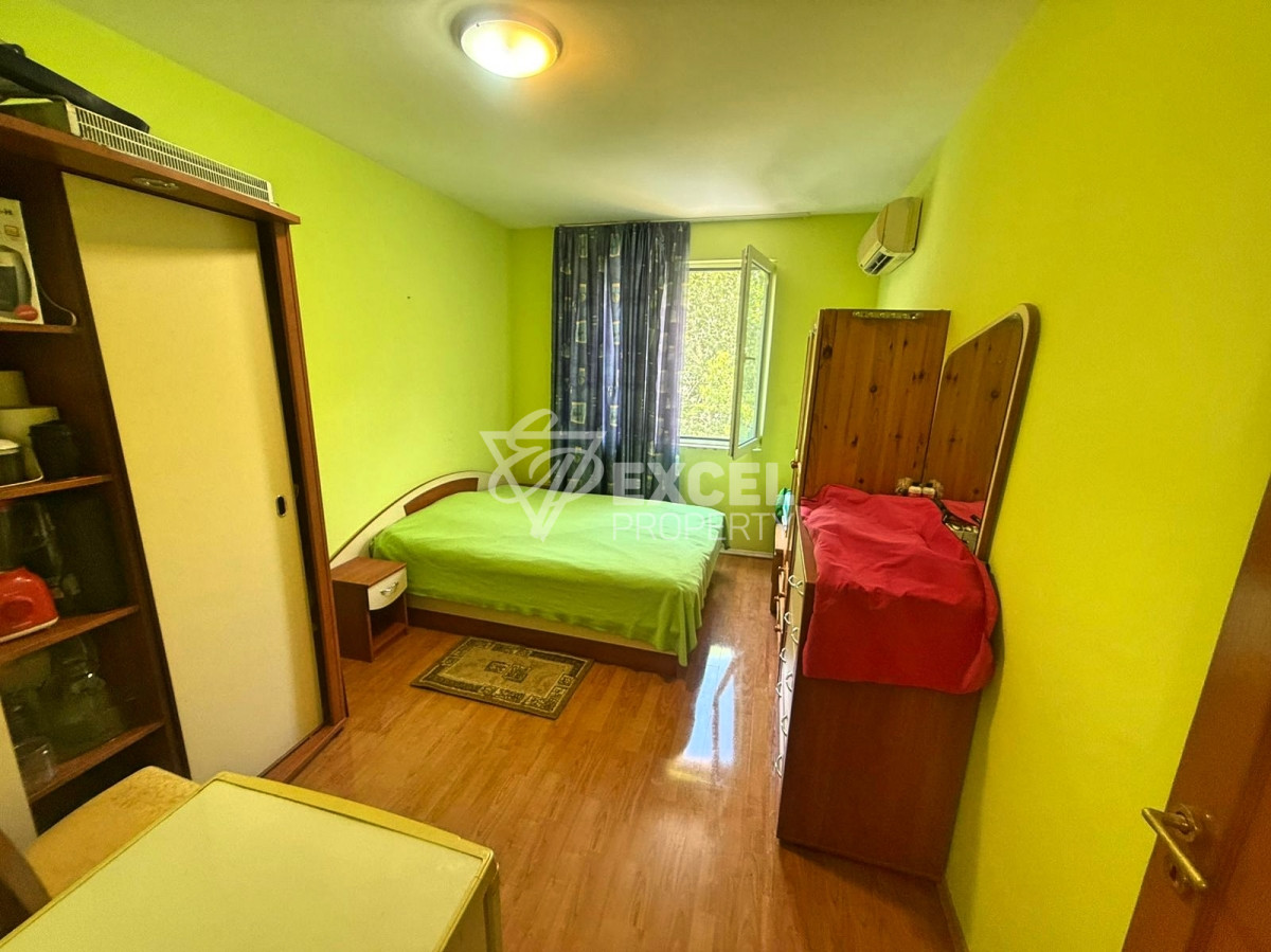 Трехкомнатная квартира без таксы поддержки- в центре Солнечного берега