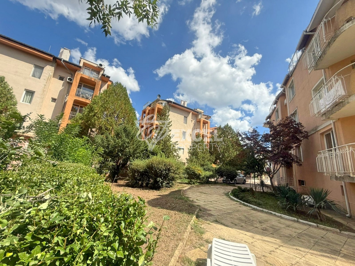 Трехкомнатная квартира без таксы поддержки- в центре Солнечного берега