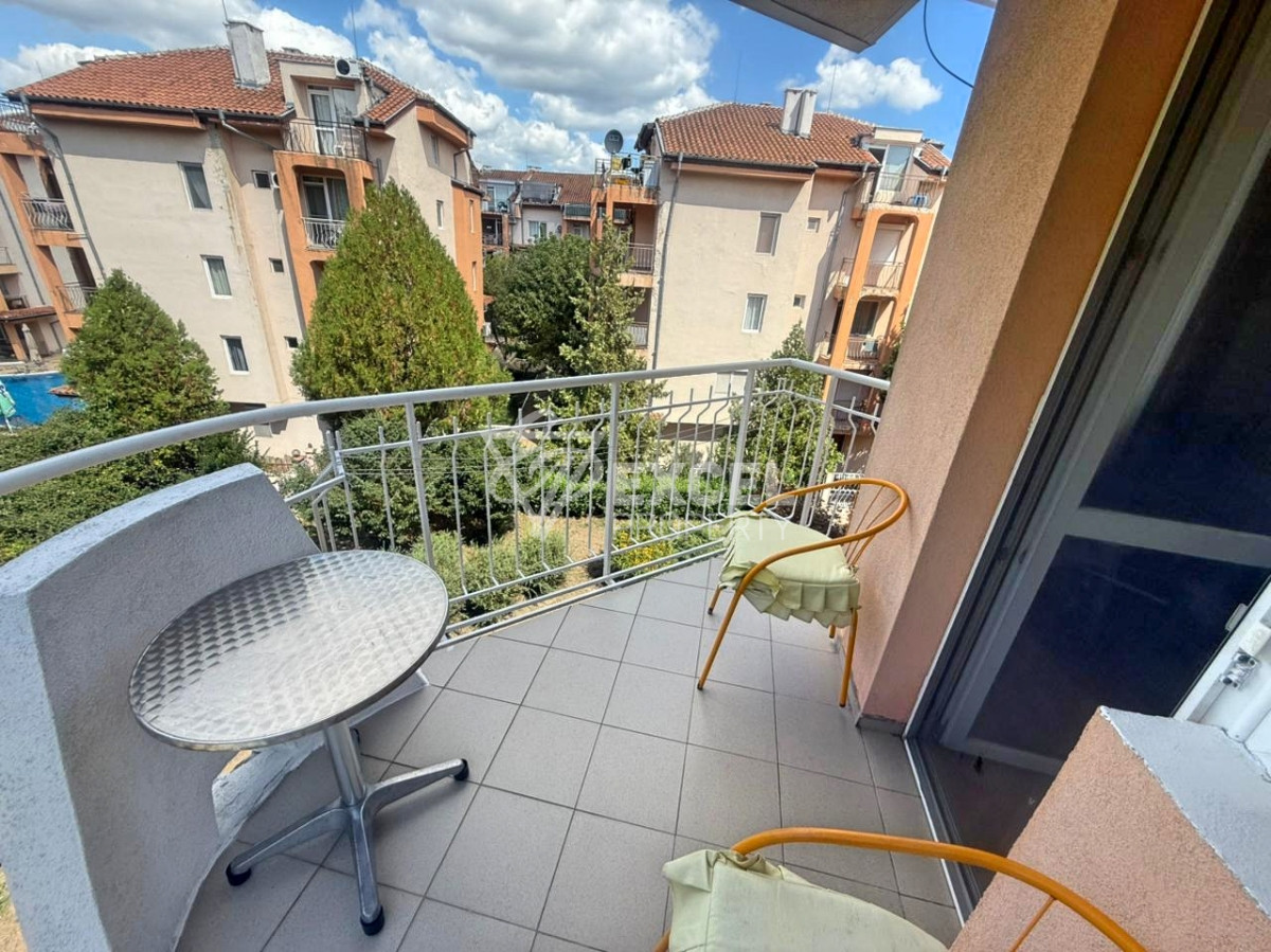 Трехкомнатная квартира без таксы поддержки- в центре Солнечного берега