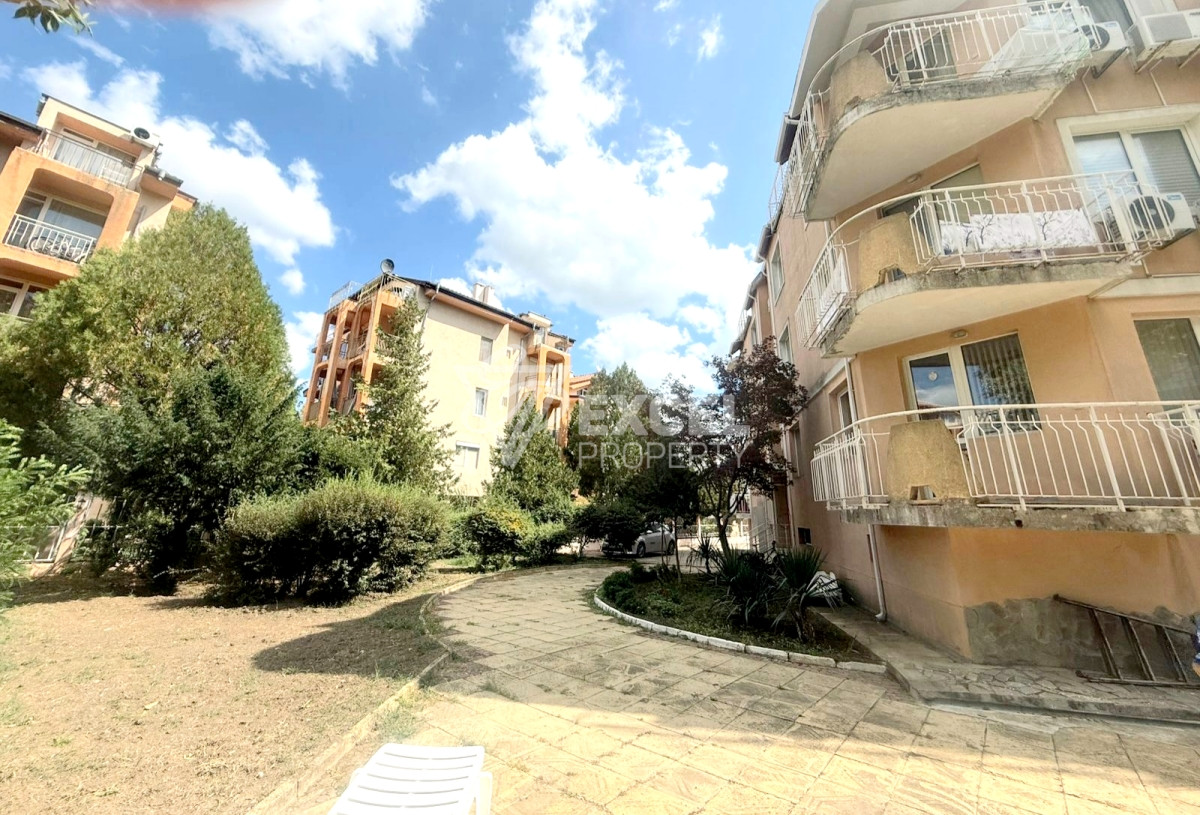 Трехкомнатная квартира без таксы поддержки- в центре Солнечного берега