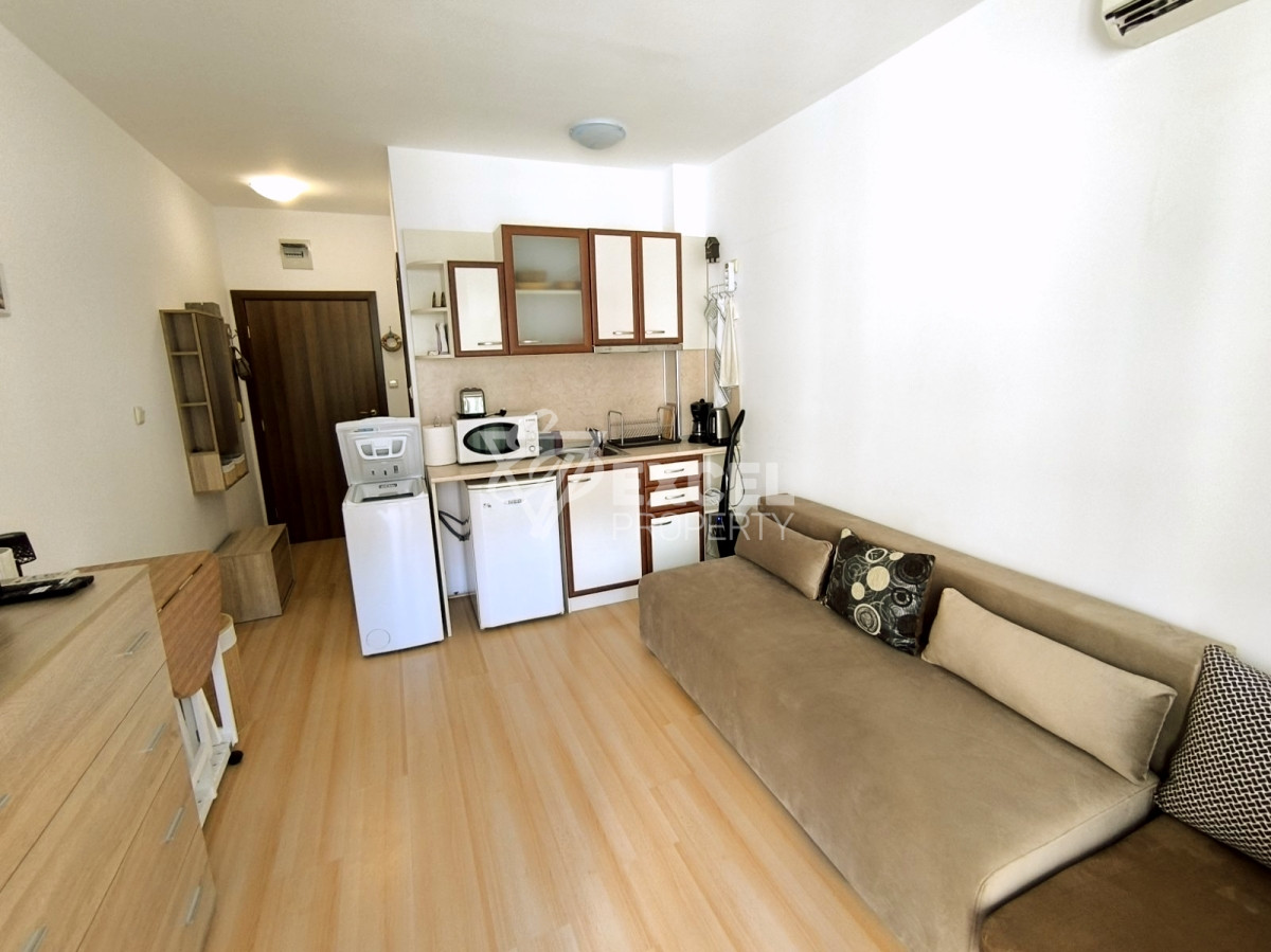 Уютная студия с мебелью и балконом -Сани Дей 6 комплекс