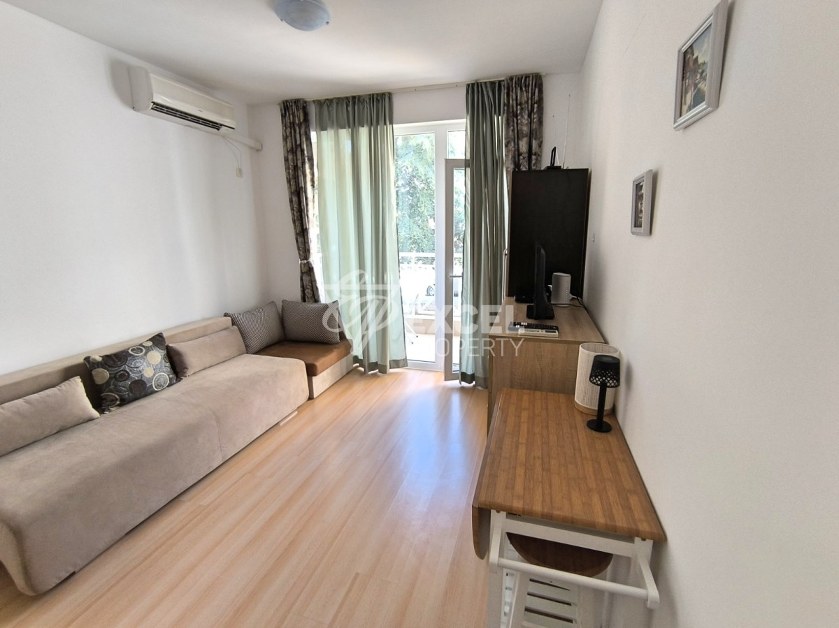 Уютная студия с мебелью и балконом -Сани Дей 6 комплекс