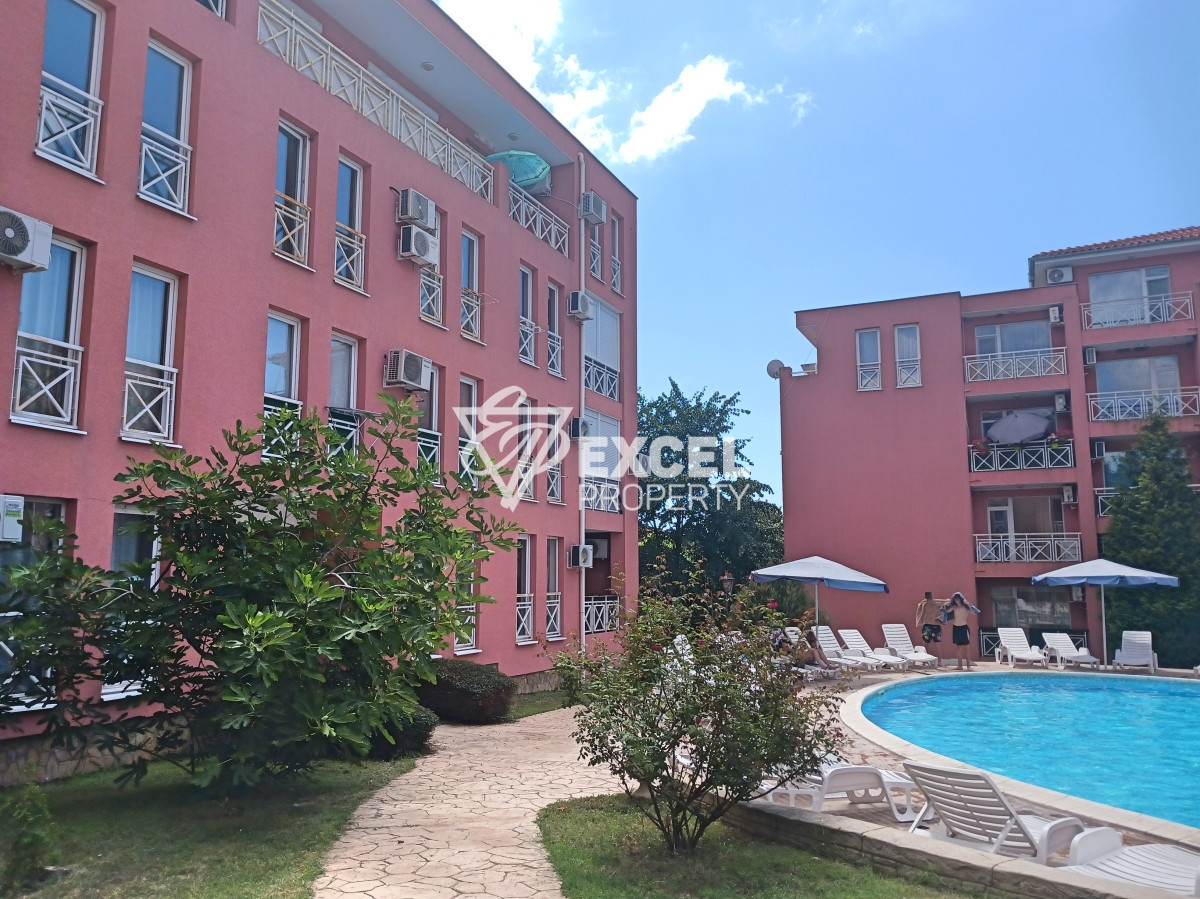 Бюджетная студия с мебелью и террасой в Сани Дей 6