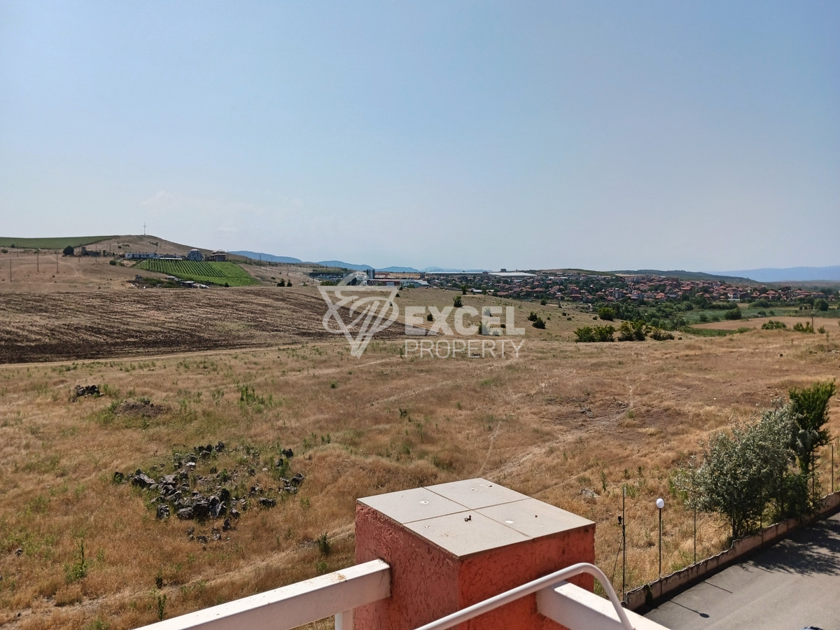 Бюджетная студия с мебелью и террасой в Сани Дей 6