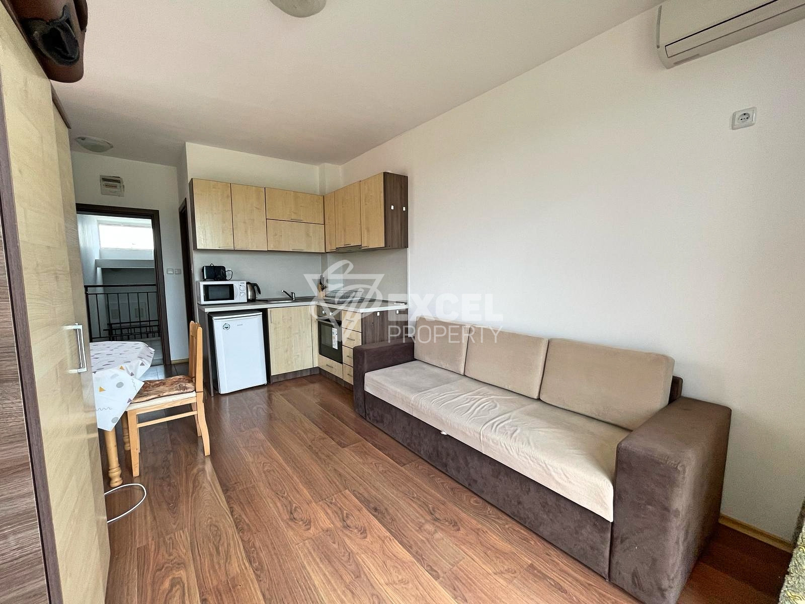 Бюджетная студия с мебелью и террасой в Сани Дей 6