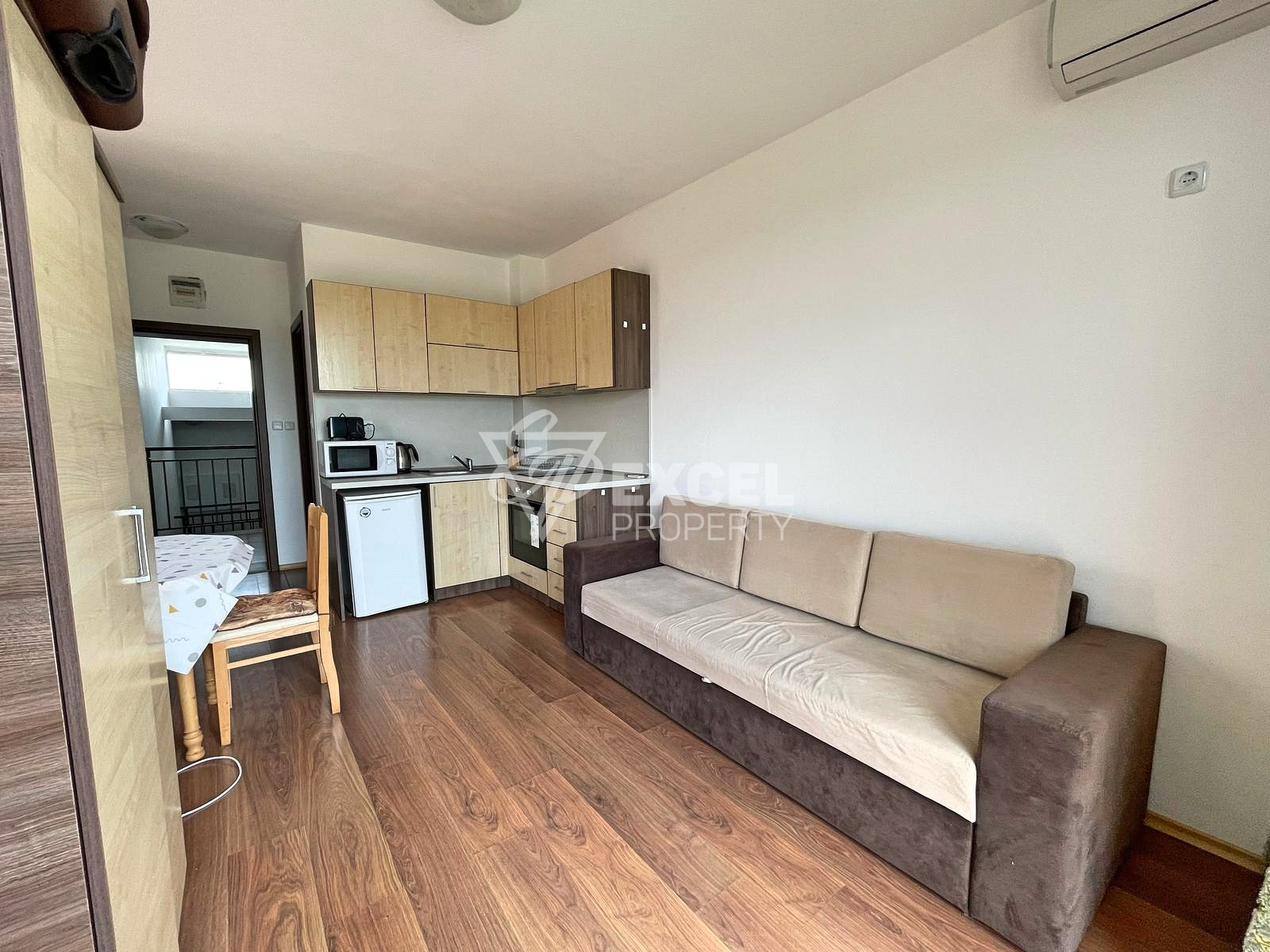 Бюджетная студия с мебелью и террасой в Сани Дей 6