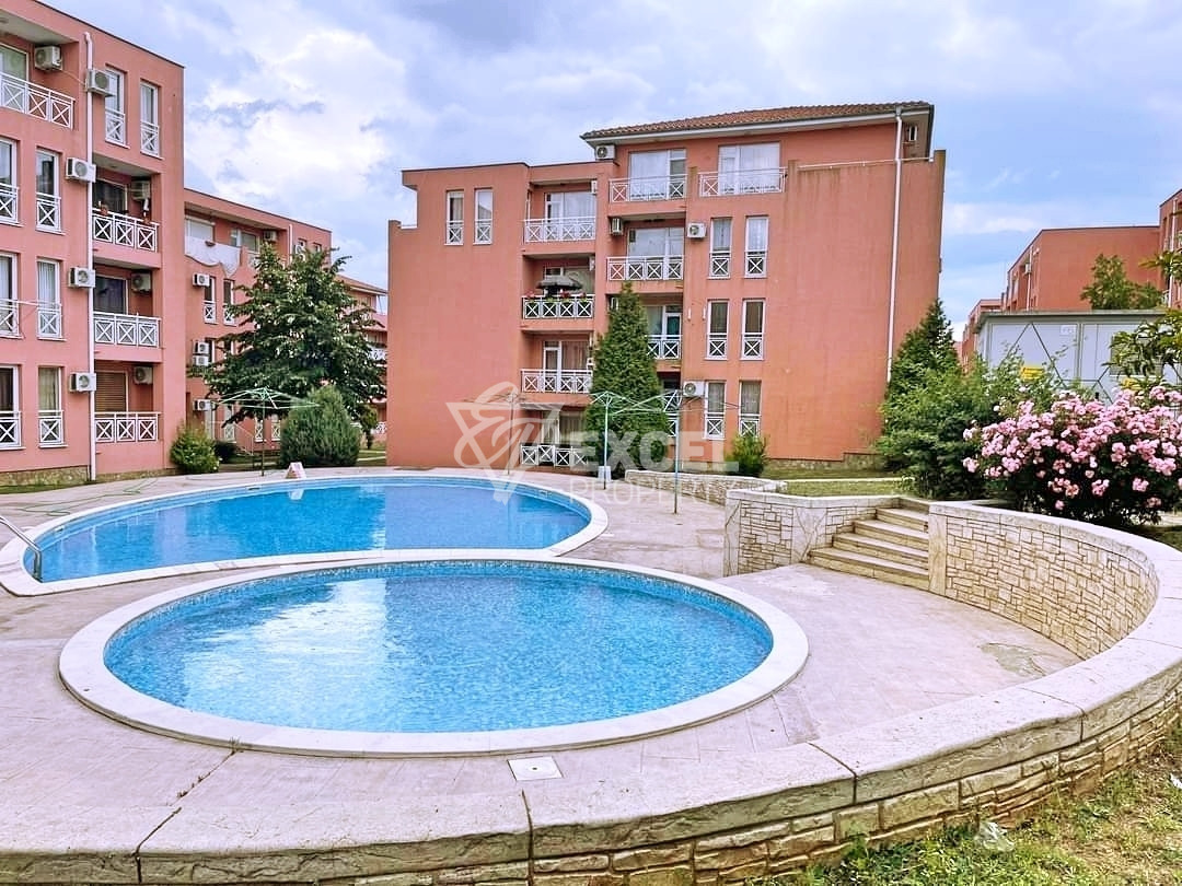 Бюджетная студия с мебелью и террасой в Сани Дей 6