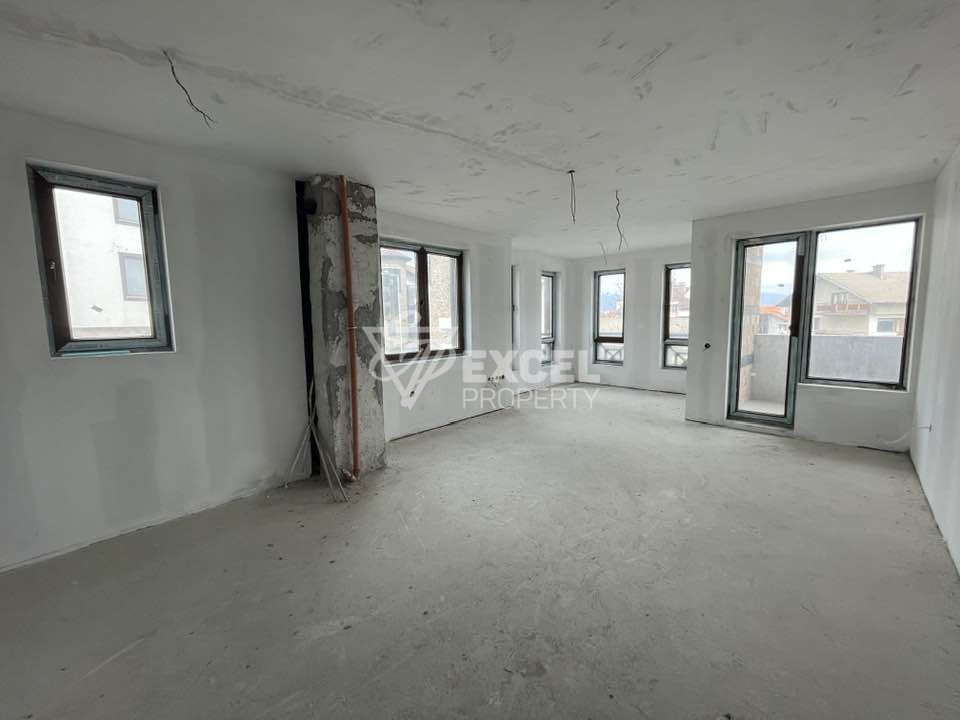 Продажа просторной трехкомнатной квартиры с панорамой Пирин в Банско