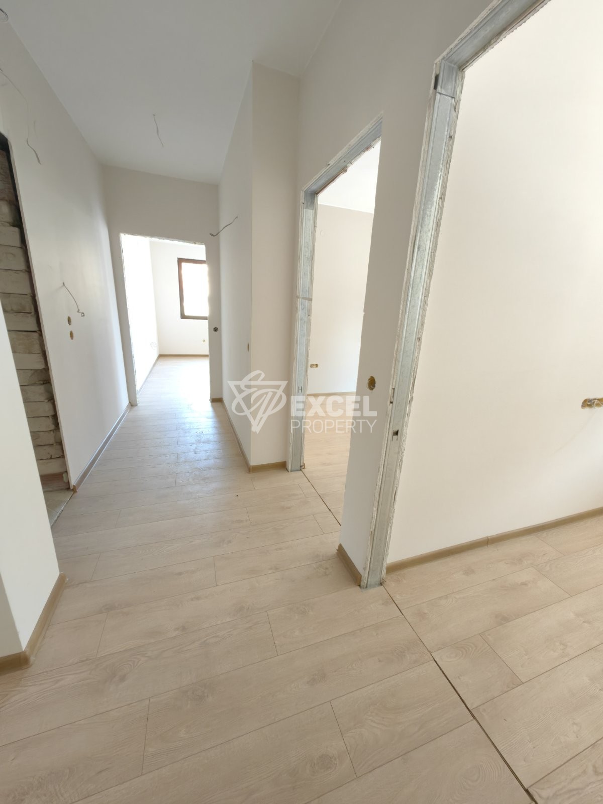 Продается трехкомнатная квартира в новом жилом доме, Банско