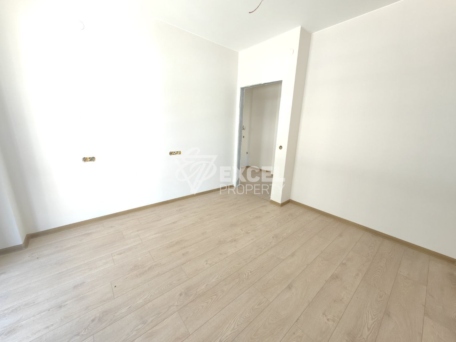 Продается трехкомнатная квартира в новом жилом доме, Банско